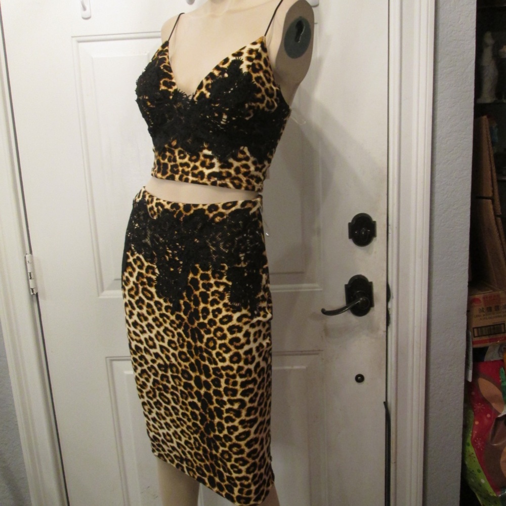 new ***ENTRY *** 2 PC Cheetah outfit dress skirt and spaghetti blouse midriff Sz - Picture 15 of 16